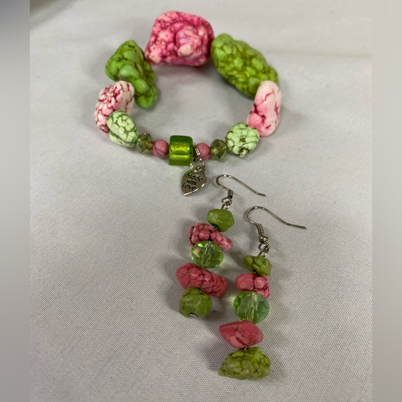 Funky pink and green textured bead bracelet earrings set - Picture 2 of 4
